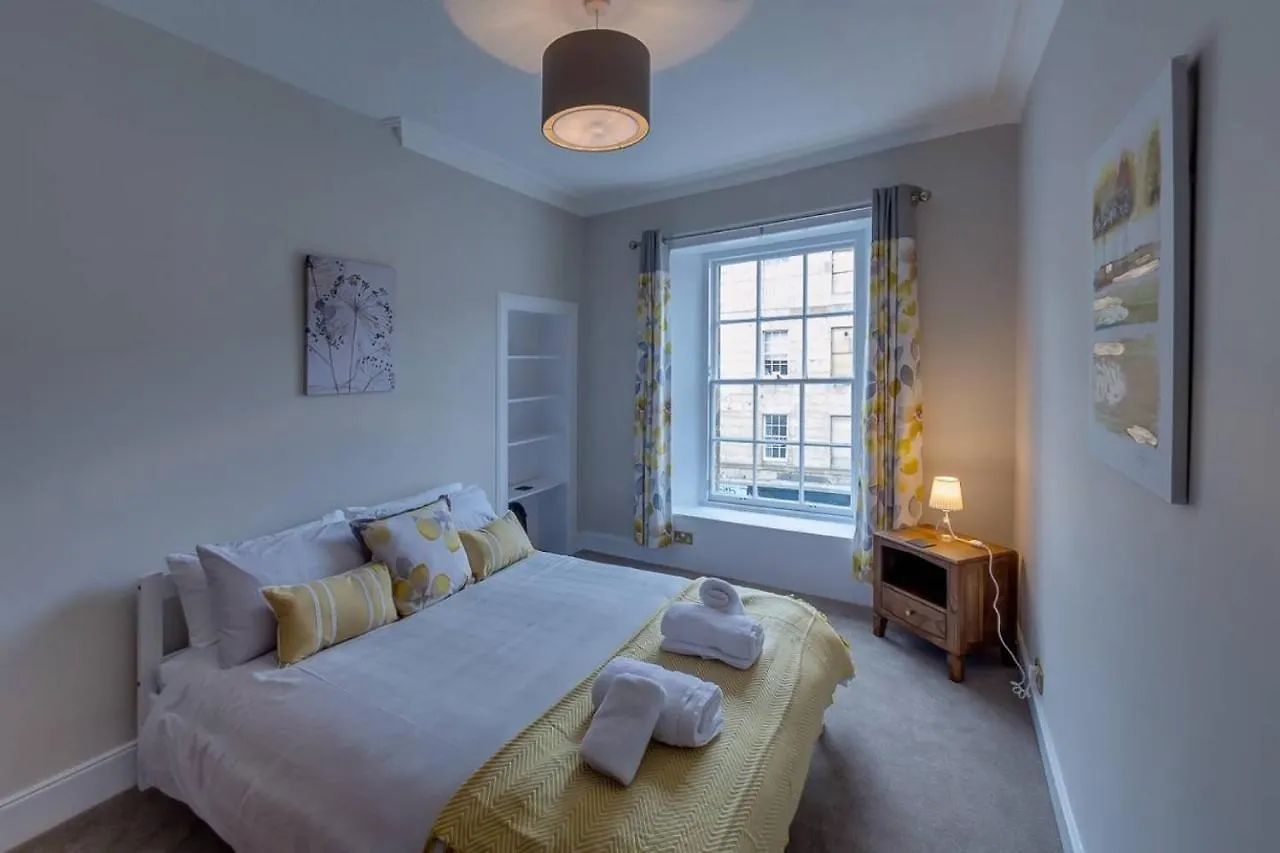 Joivy Stylish Apt In Trendy New Town Location Edinburgh 0*,