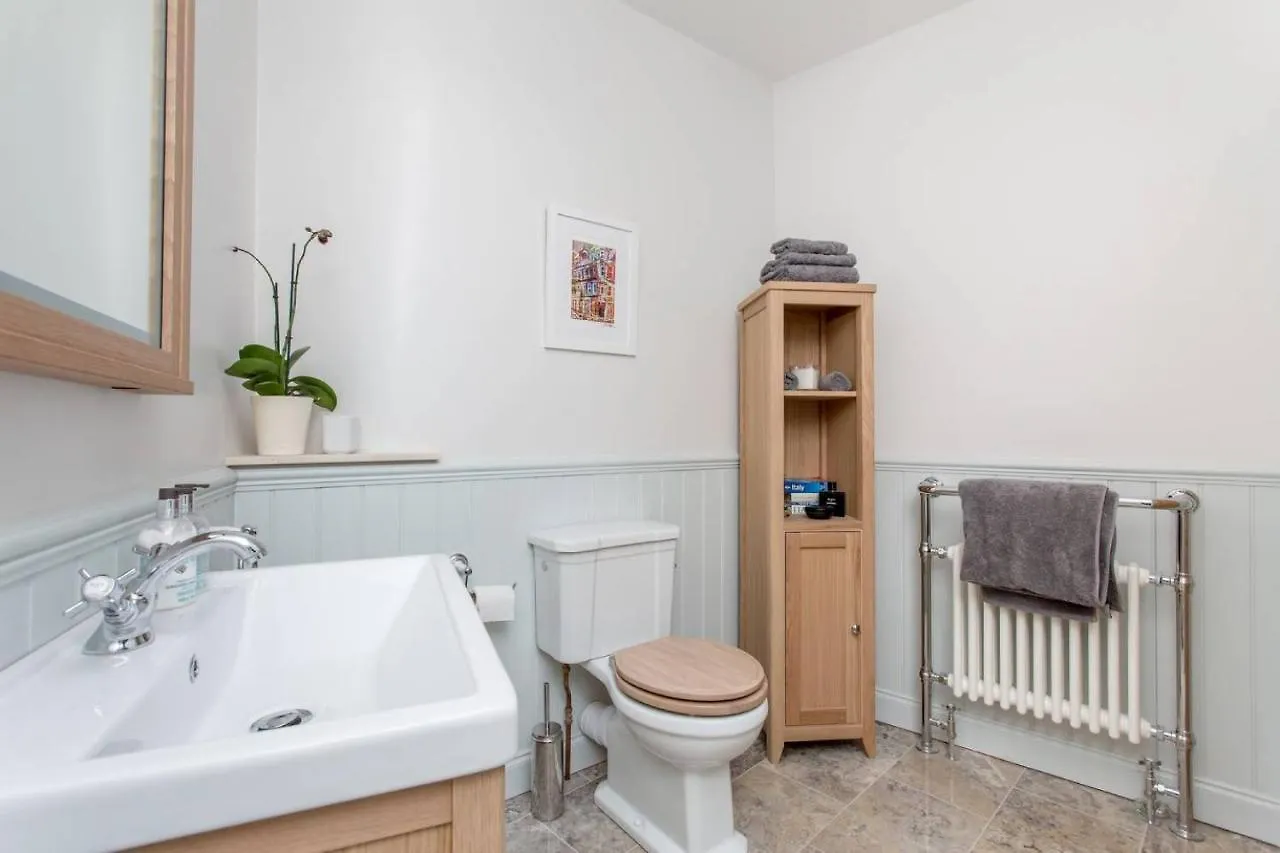 Joivy Stylish Apt In Trendy New Town Location Edinburgh 0*,